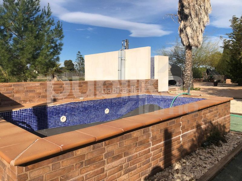 Foto e4c0175c-7cc4-426d-bbbd-17f310d5215b. Casa amb aparcament piscina a Perleta - Maitino Elche / Elx