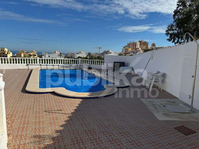 Foto 6d13287b-ad04-49ad-a17a-cfca221f7935. Casa adossada amb piscina a Torreblanca Torrevieja