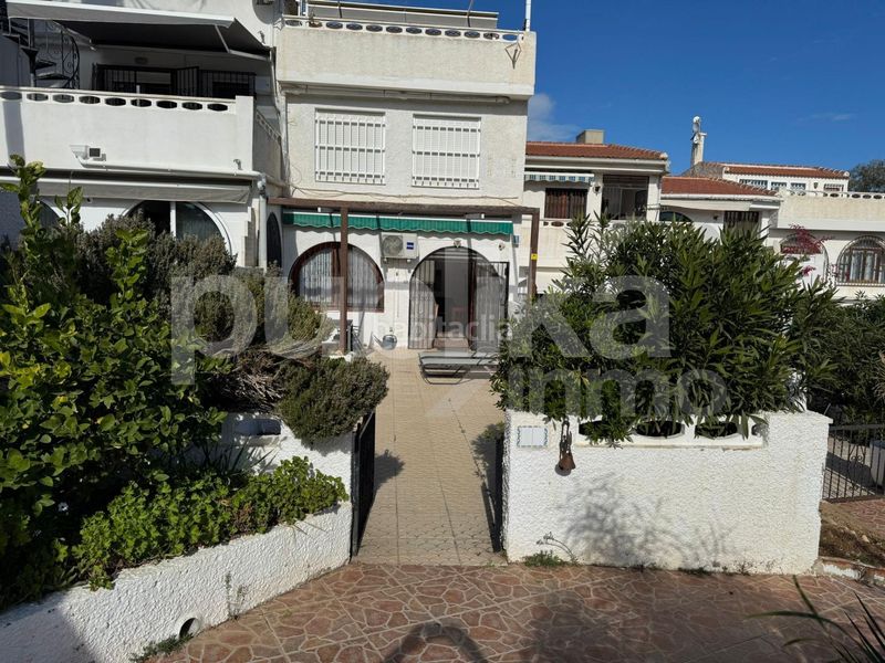 Foto 878075c1-813b-4a7d-9d2e-d41f59568a66. Casa adossada amb piscina a Torreblanca Torrevieja
