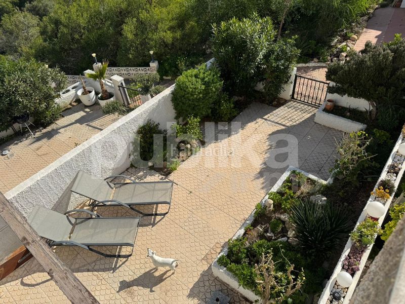 Foto a03609df-6e57-4acf-9bc2-efaa2d245d60. Casa adossada amb piscina a Torreblanca Torrevieja