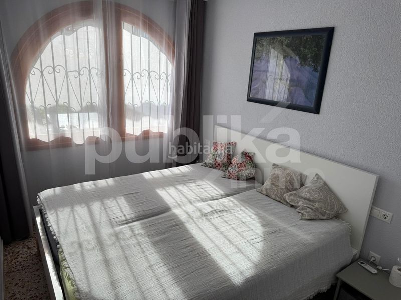 Foto dce53f83-de9b-4ad5-8ff4-6da3c04df8c7. Casa adossada amb piscina a Torreblanca Torrevieja