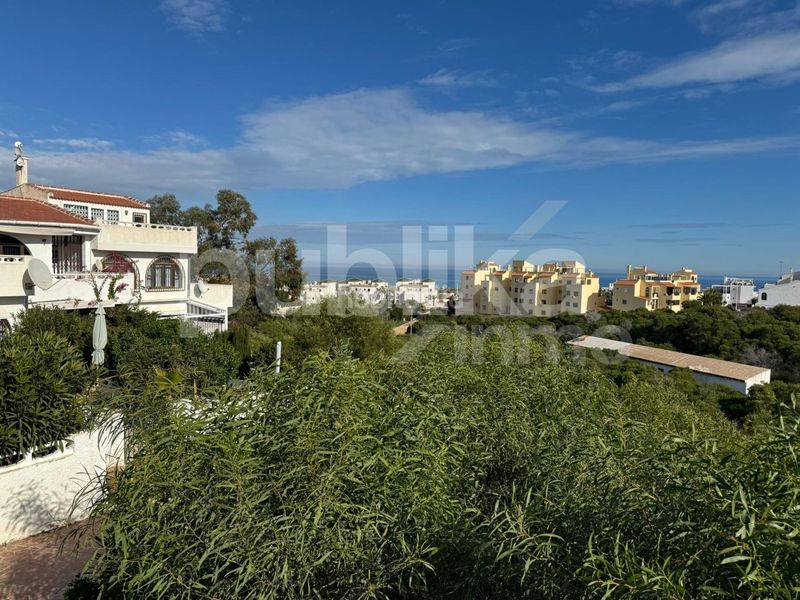 Foto 60b60def-19db-4294-84c1-2ee4432cde11. Casa adossada amb piscina a Torreblanca Torrevieja