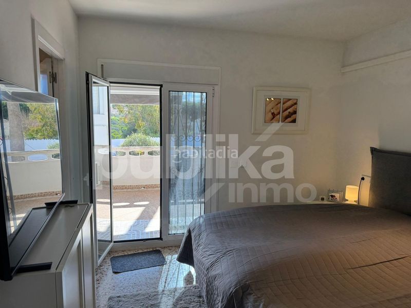 Foto 6ba9d787-6b0a-4ef3-88e4-7fb47a584f5d. Casa adossada amb piscina a Torreblanca Torrevieja