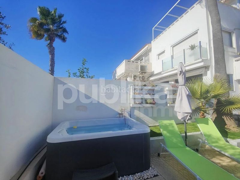 Foto 74422e29-3c50-481b-9e82-0377567ff7c0. Casa adossada amb piscina a Torreblanca Torrevieja