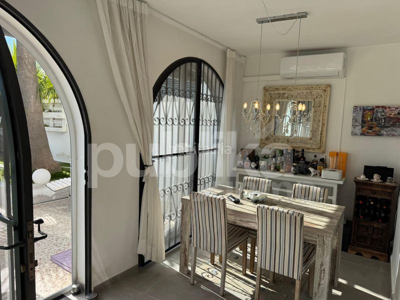 Foto 8ae6b991-7079-4f37-b91f-e9e702787cfb. Casa adossada amb piscina a Torreblanca Torrevieja