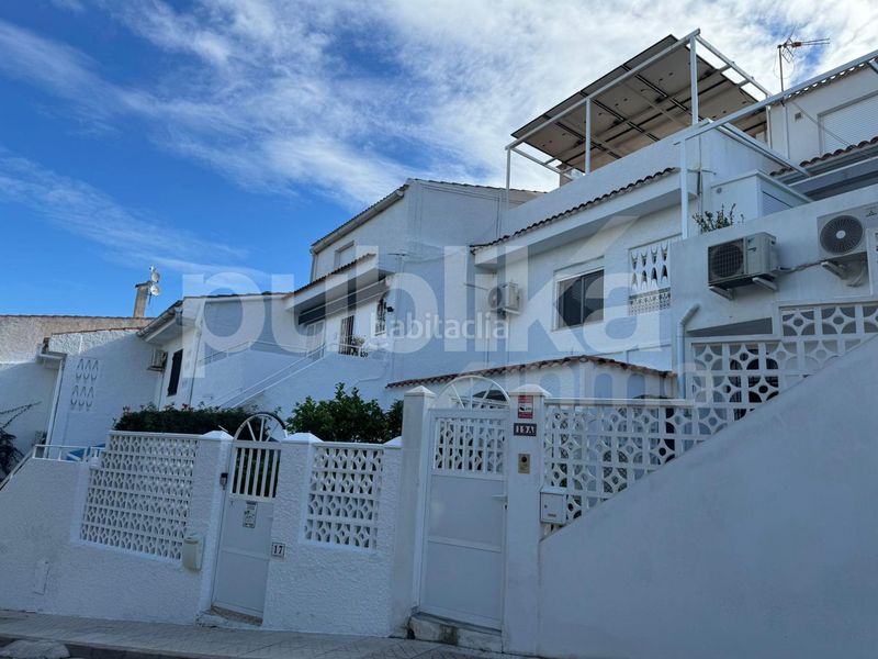 Foto 8d3e126f-0ea3-41a6-bdf8-7f911792af5a. Casa adossada amb piscina a Torreblanca Torrevieja