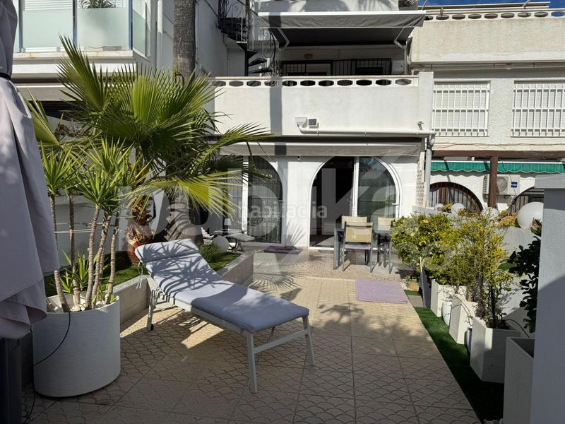 Foto a5237b0f-571b-466e-a761-93fe1b3af666. Casa adossada amb piscina a Torreblanca Torrevieja