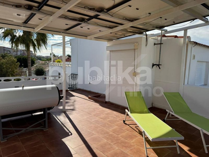 Foto a5b8781c-94bc-42b9-aa09-23c45d210369. Casa adossada amb piscina a Torreblanca Torrevieja