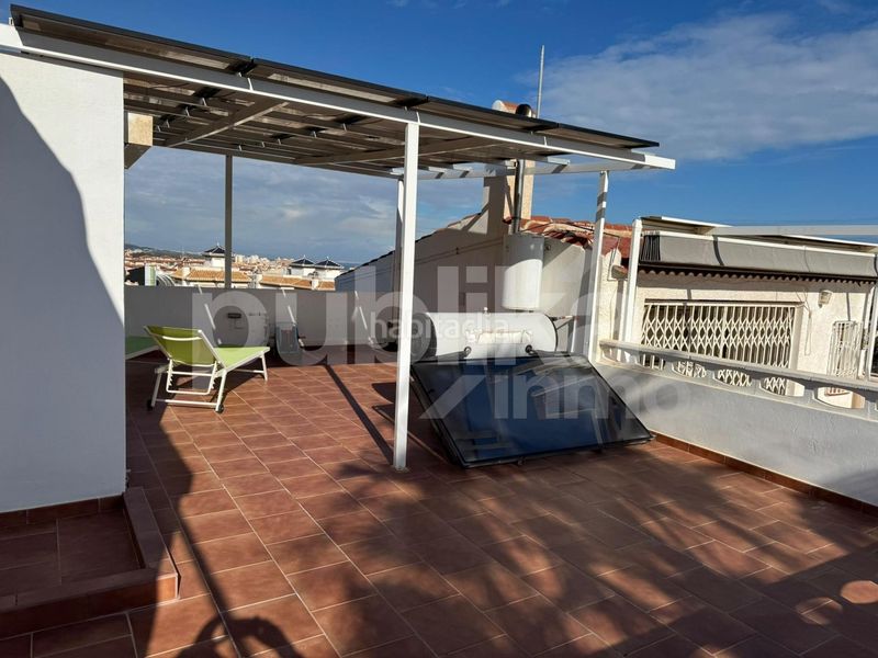 Foto b35a8201-3dbb-4ec1-878b-0611ec8e173d. Casa adossada amb piscina a Torreblanca Torrevieja