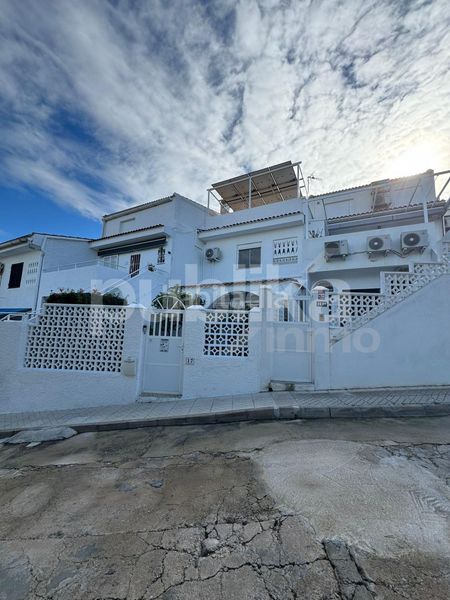 Foto b855cede-133c-4bf2-9b74-3cd3098bdb6c. Casa adossada amb piscina a Torreblanca Torrevieja