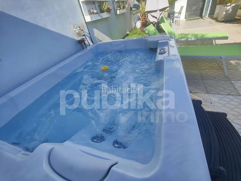 Foto d8708c14-f6cb-4030-97ae-71ddb58c9669. Casa adossada amb piscina a Torreblanca Torrevieja