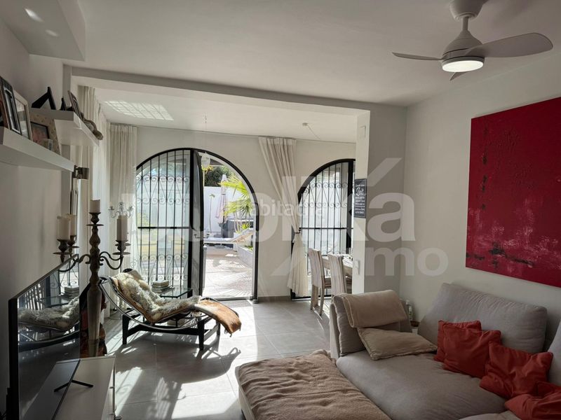 Foto f041cafe-a885-4a19-bcf8-b3dbe9f1b353. Casa adossada amb piscina a Torreblanca Torrevieja