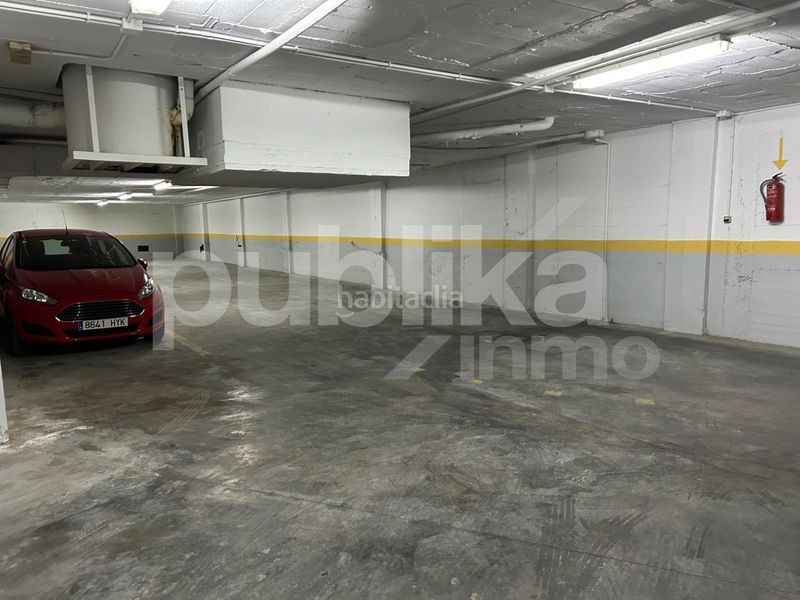 Foto 689b3844-e4df-4c17-8b92-854757b084e1. Aparcament cotxe a calle deán llopez 2 a Centro Santa Pola