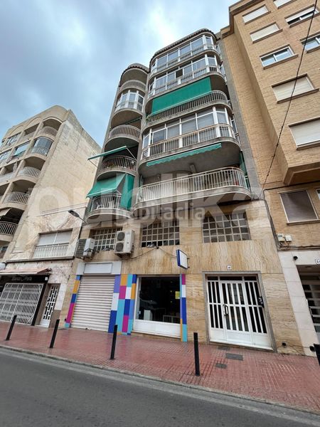 Foto 3ba714f7-0ac1-4003-9311-38b6489ab9d3. Local comercial a calle elche 49 a Centro Santa Pola