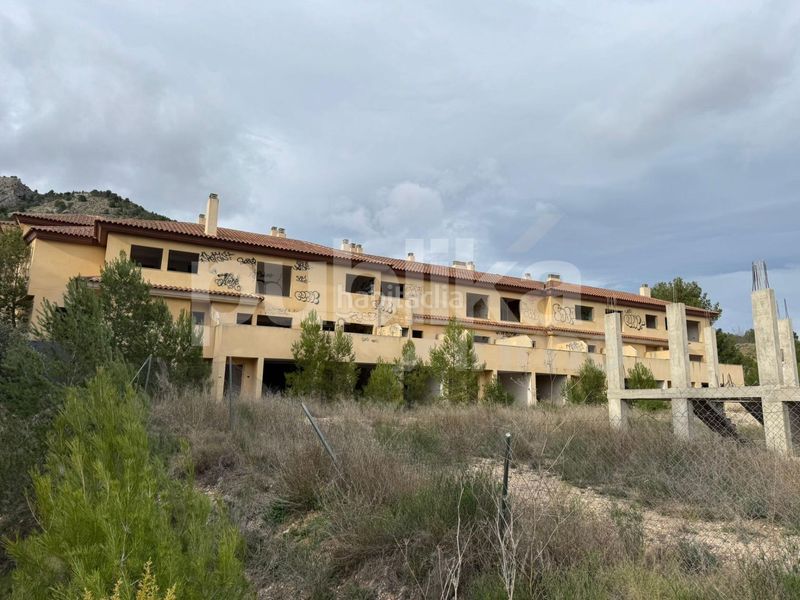 Foto 75bf034c-6097-46ee-bd59-eb5cd964a963. Edificio in Zona Nord Alcoi