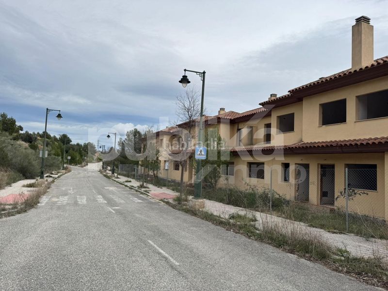 Foto 2aabdcf0-c3e5-4709-9e65-5ba0bce6dd85. Edifici a Zona Nord Alcoi