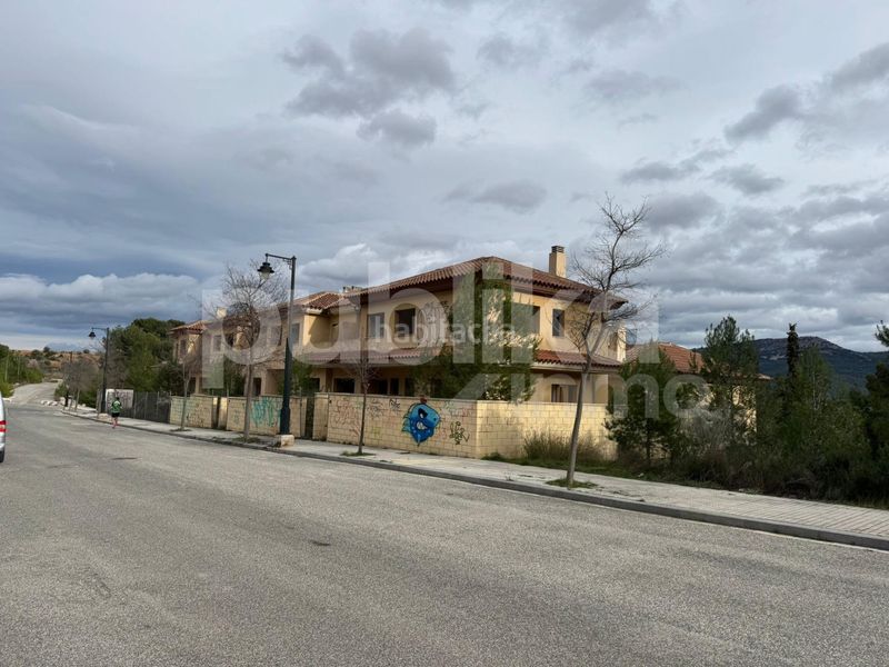 Foto 3ed2cc70-94d4-4782-a9d4-c00281e45239. Edifici a Zona Nord Alcoi