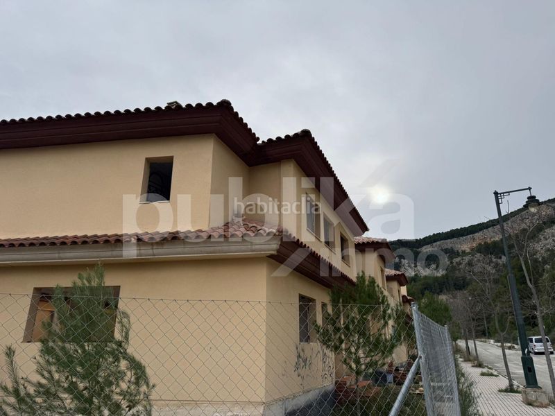 Foto 43648a2b-6a81-4e27-ad91-c2c6b9a28171. Edifici a Zona Nord Alcoi