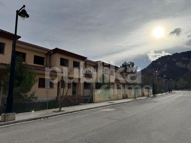 Foto 89ac04d0-beca-497e-a634-76b8e2f5f86e. Edifici a Zona Nord Alcoi