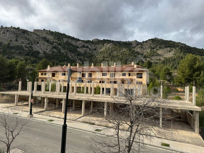 Foto a07fa566-5ba8-4d60-b2c3-97e92e564120. Edifici a Zona Nord Alcoi