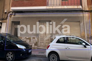Ground floor in Calle de san antonio 63. Planta baja para reformar en el centro