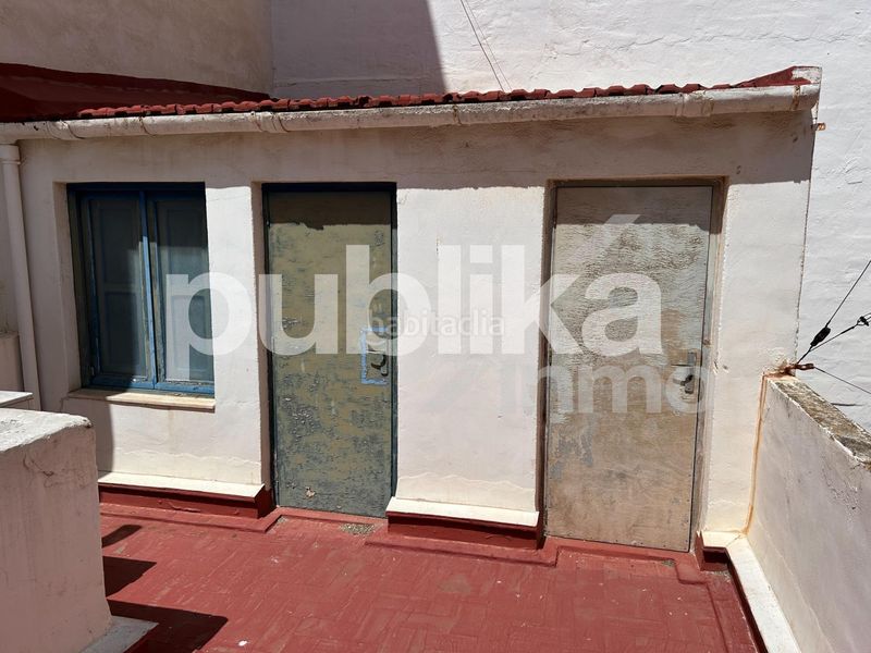 Foto 2416d9e7-99cb-45e4-902e-be02ab767a52. Edificio en calle de san antonio 63 edificio de 3 alturas más terraza en venta en Santa Pola