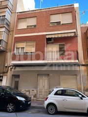 Gebäude in Calle de san antonio 63. Edificio de 3 alturas más terraza en venta