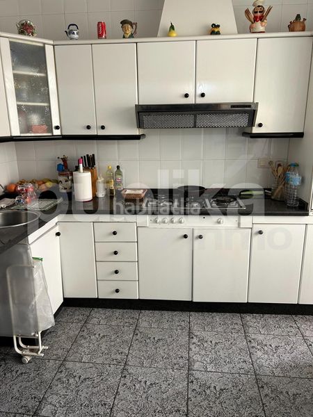 Foto e730a066-48a6-4934-acb5-e11a1af06118. Edificio en calle de san antonio 63 edificio de 3 alturas más terraza en venta en Santa Pola