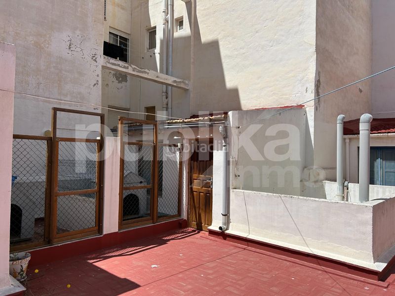 Foto e7b43cf1-6113-4fdd-a092-1250adfcaa77. Edificio en calle de san antonio 63 edificio de 3 alturas más terraza en venta en Santa Pola