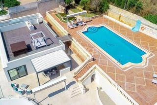 Xalet  Sa teulera. Villa rustica de líneas modernas