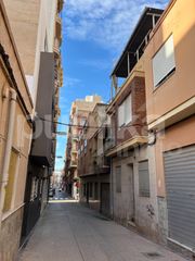Terreny residencial  Isabel la catolica. Vivienda unifamiliar con vado en el corazón de santa pola