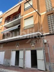Local Comercial a Calle ramon y cajal 29. 2 locales en venta con vado