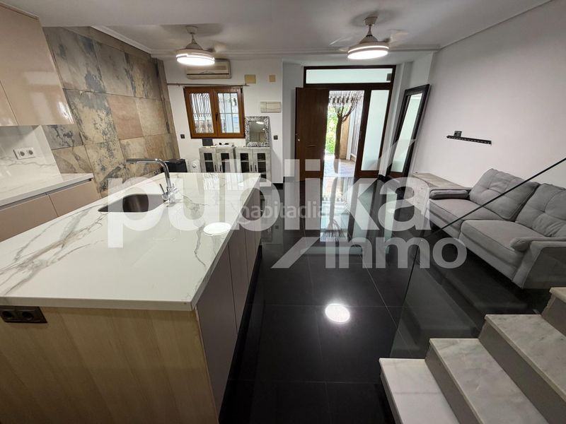 Foto 947d42ac-5240-4c76-8558-8bd8c9098c32. Tríplex a avenida zaragoza 10 a Gran Playa Santa Pola
