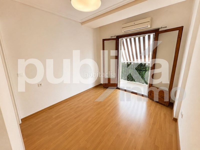 Foto ddd53bcc-2c60-41d9-ad17-57238494b0af. Tríplex a avenida zaragoza 10 a Gran Playa Santa Pola