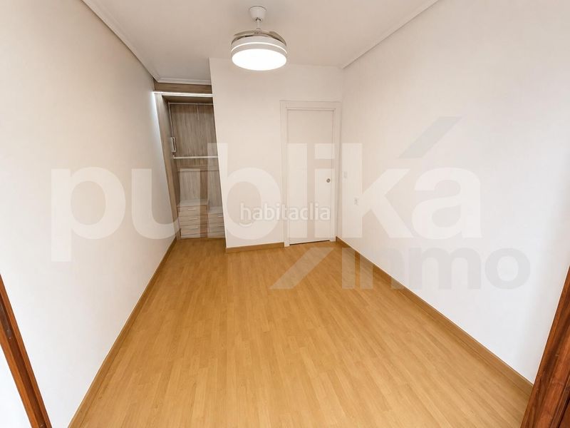 Foto 33c0acd0-7777-4075-a8d2-cd356878a6ca. Tríplex a avenida zaragoza 10 a Gran Playa Santa Pola