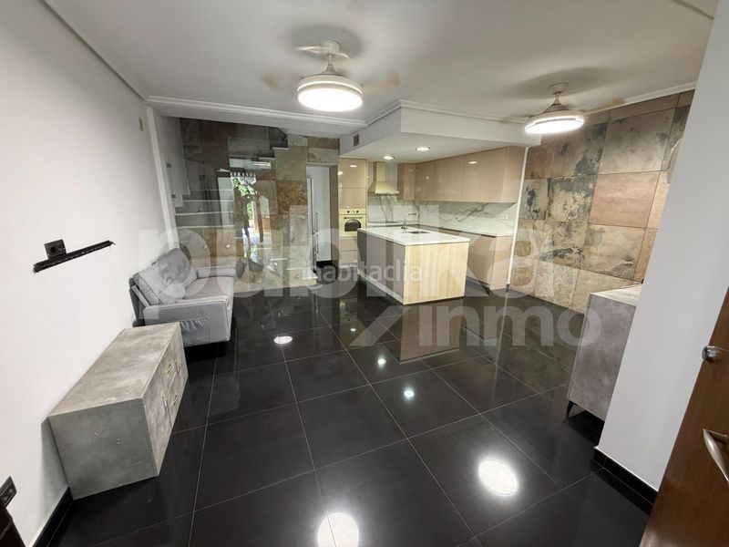 Foto bfe5bb47-e9e5-4251-8159-93d8d4a4c4f0. Tríplex a avenida zaragoza 10 a Gran Playa Santa Pola