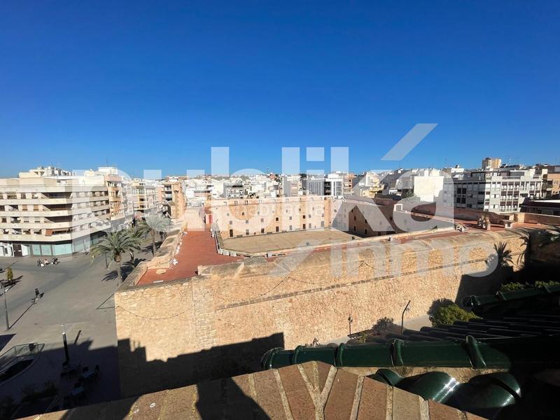 Foto b838b1f9-ef4c-4bab-a7f5-6e29d1da8fa0. Pis a calle almirante antequera 8 a Playa Levante Santa Pola