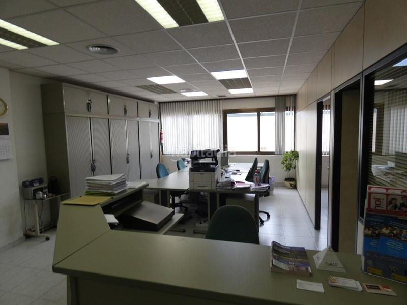 Foto 358716a3-b4ce-40cc-b8fe-116b5f23745b. Alquiler local comercial en Zona Industrial Ripollet