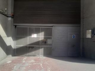 Aparcament cotxe a Can Clos-Pinetons