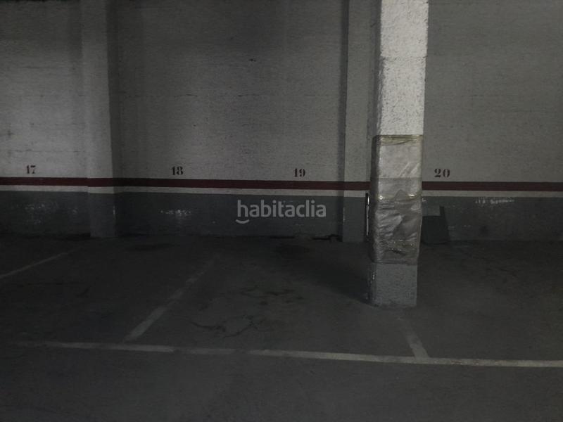 Foto f491d34f-765f-4d39-a81c-1ae21148afbe. Car parking in Can Clos-Pinetons Ripollet