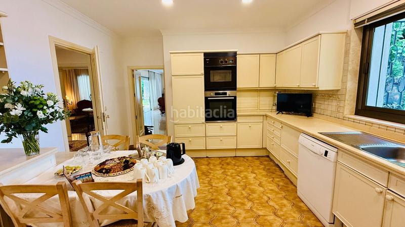 Foto 3daa9af4-fc61-486d-bba8-25f82fc69800. Chalet con piscina in Los Monteros Marbella