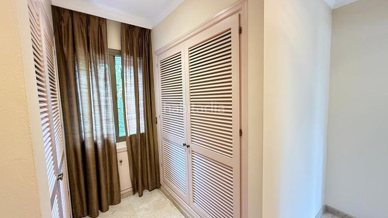 Foto 44aa7bae-3ddc-4246-bee3-639c2420ac9b. Chalet con piscina in Los Monteros Marbella