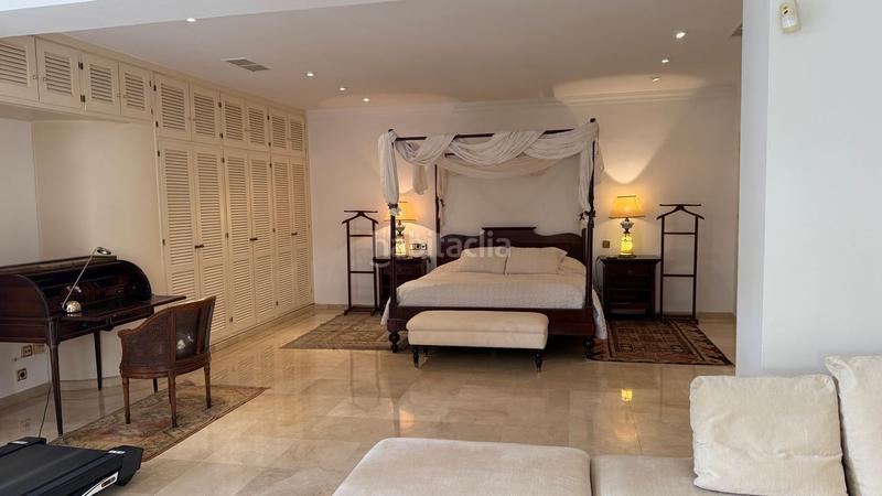 Foto d575462e-3aa7-483c-8d0d-8d3595cbf8f7. Chalet con piscina in Los Monteros Marbella