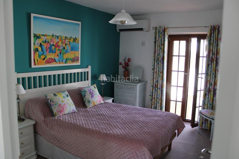 Foto c6cbc040-74de-4660-b888-66935cd40185. Casa adossada amb aparcament a Centro ciudad Fuengirola