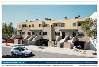 Reihenhaus in Avinguda convent 39. Unifamiliar con 2 patios