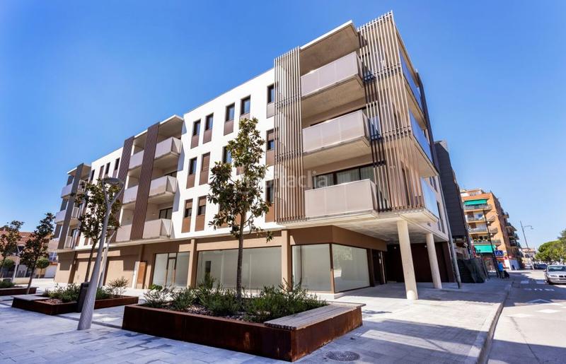 Foto d9ec403a-7b30-445d-8bdf-df26fe9d92b4. Local comercial a plaça de la vila 4 a Santa Perpètua de Mogoda