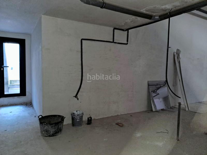 Foto 2090b8f3-56a4-4686-967f-93fd26658df9. Lloguer local comercial a carrer del riu güell 2 a Girona