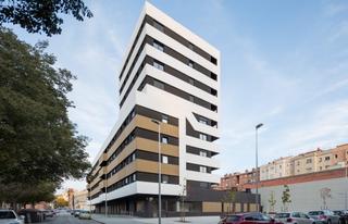Lloguer Aparcament cotxe a Carrer de sant isidre 53. Amplias plazas de parking de nueva construcción en alquiler.