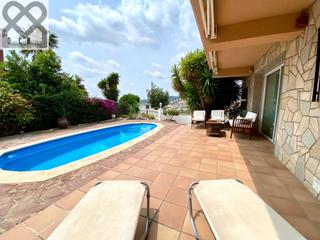 Haus in Caldes de Montbui. Fantástica casa con piscina y jardín rodeada de natura y tranqui