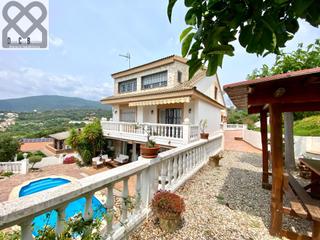 Casa in Caldes de Montbui. Fantástica casa con piscina y jardín rodeada de natura y tranqui